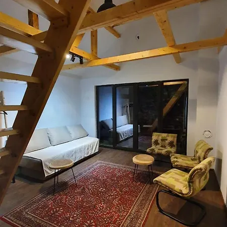 Dom Sa Pogledom Jela